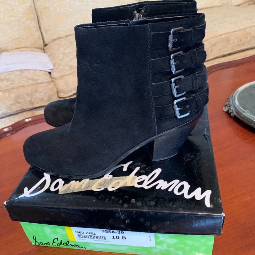 Suede boots size 10